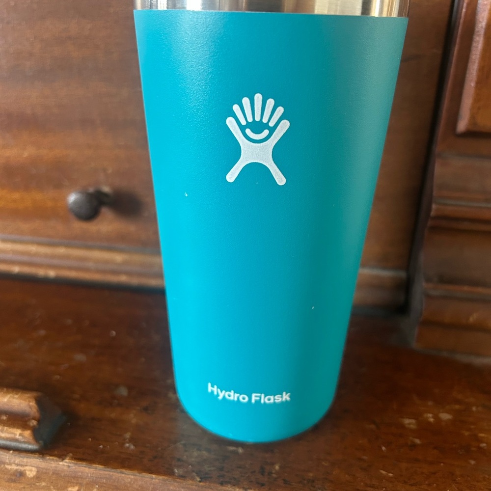 20 oz Teal/blue hydro flask